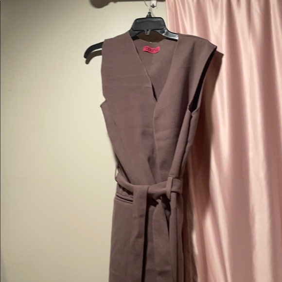 Boohoo (5 items for $50)  Suede made in Italy Belted Vest - Picture 3 of 5